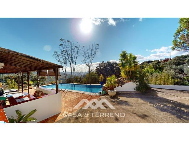 Casa-chalet en Venta en Camino Los Juncares en Iznájar