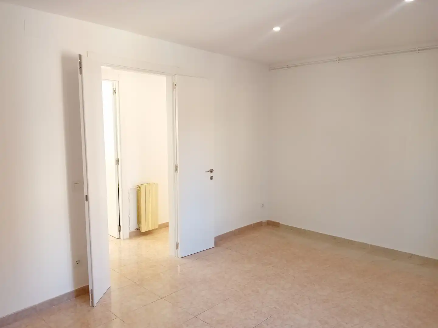 Piso en venta en Girona con Calefacción, Terraza y Internet
