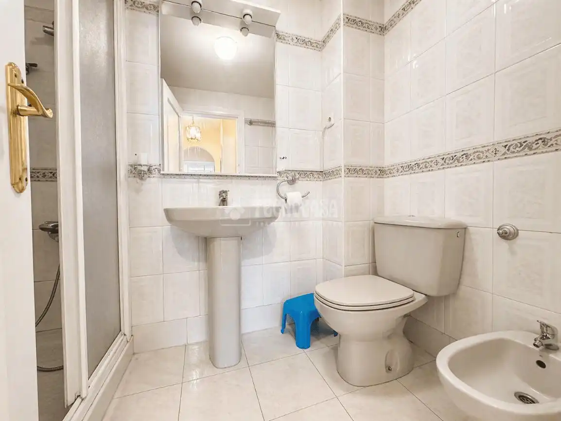 Baño de Piso en venta en Torrox con Terraza y Balcón