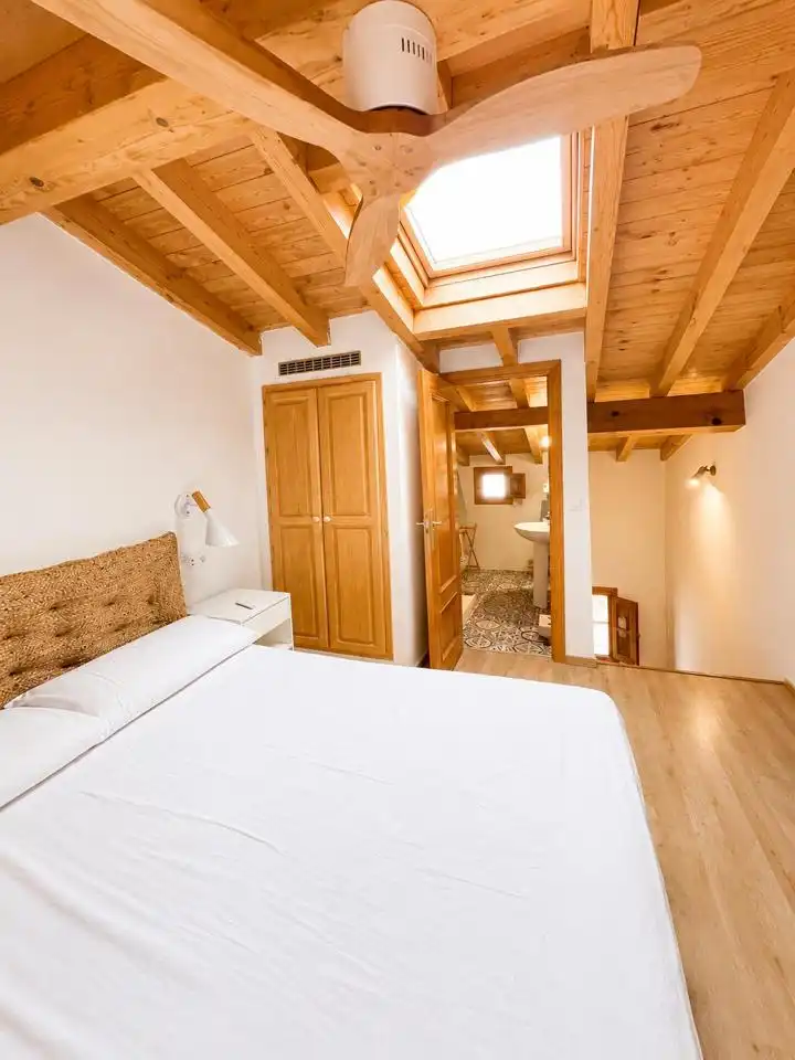 Bedroom of Houses for sale in Plasencia  with Air Conditioner