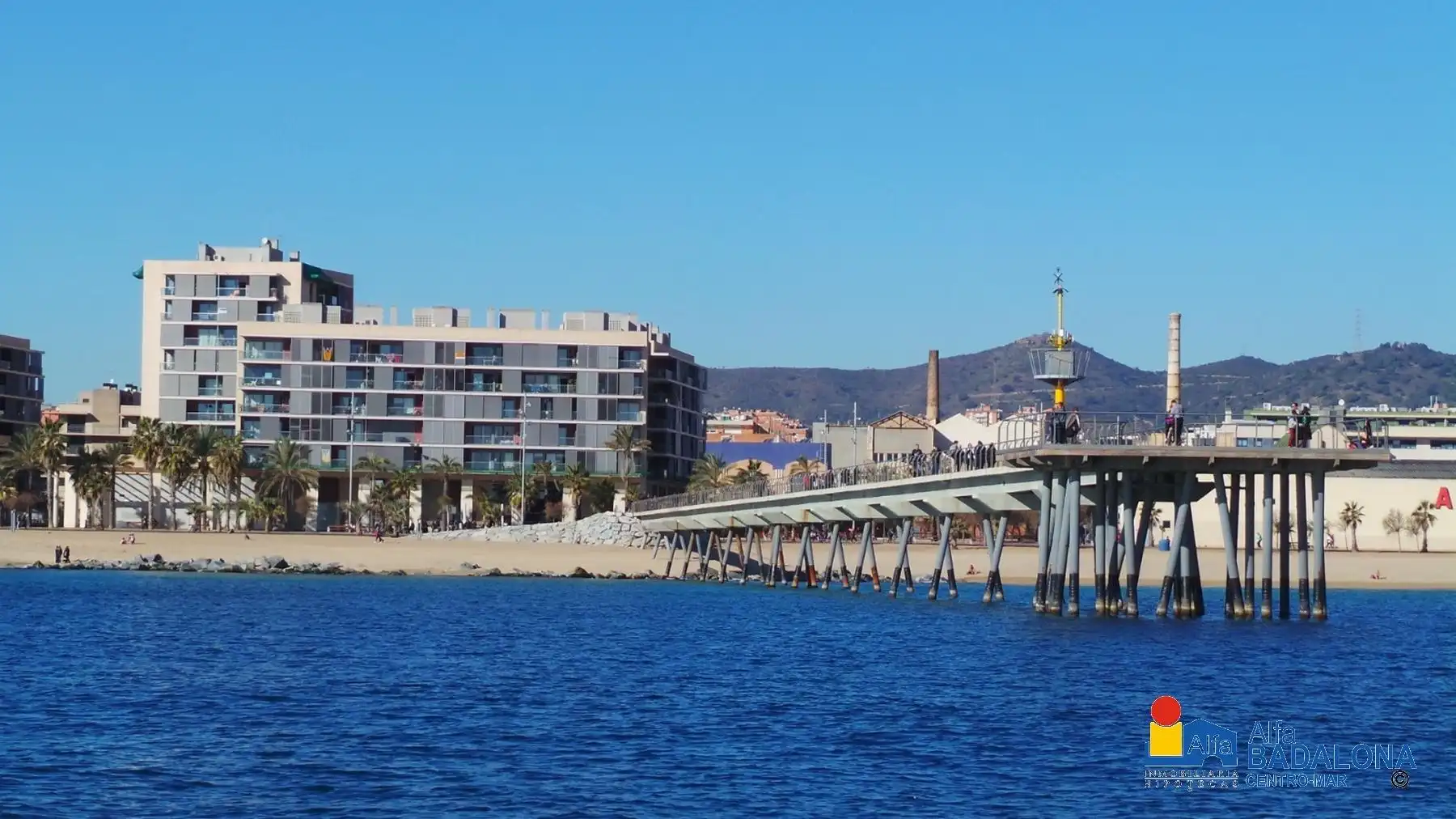 Vista exterior de Piso en venta en Badalona con Aire acondicionado, Calefacción y Jardín privado