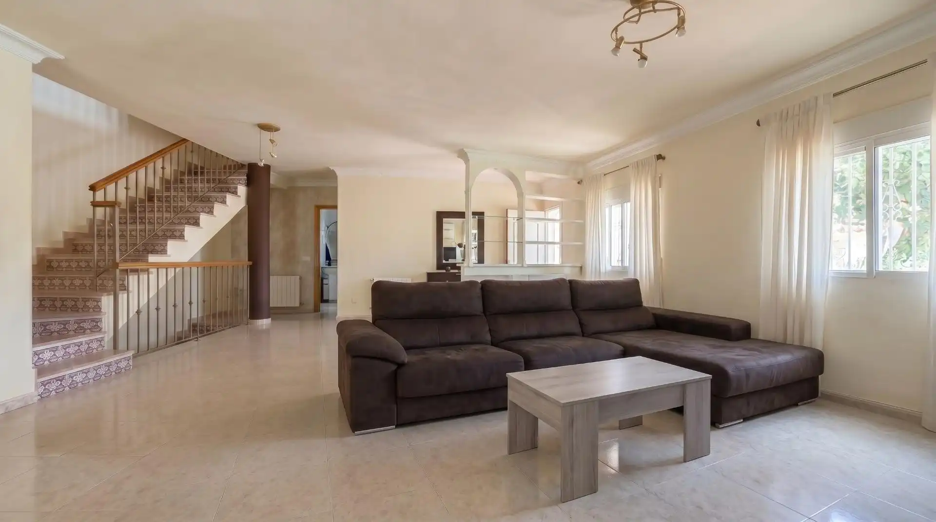 Sala d'estar de Casa o xalet en venda en La Pobla de Vallbona amb Aire condicionat, Calefacció i Jardí privat