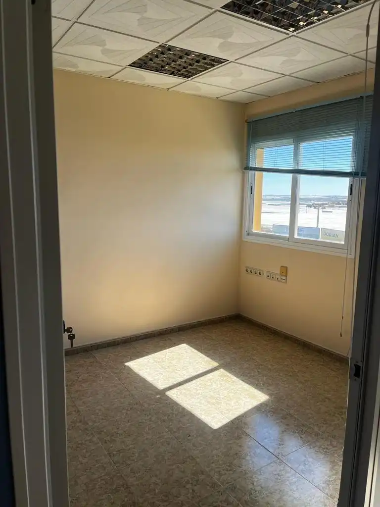 Habitación de Oficina de alquiler en El Ejido