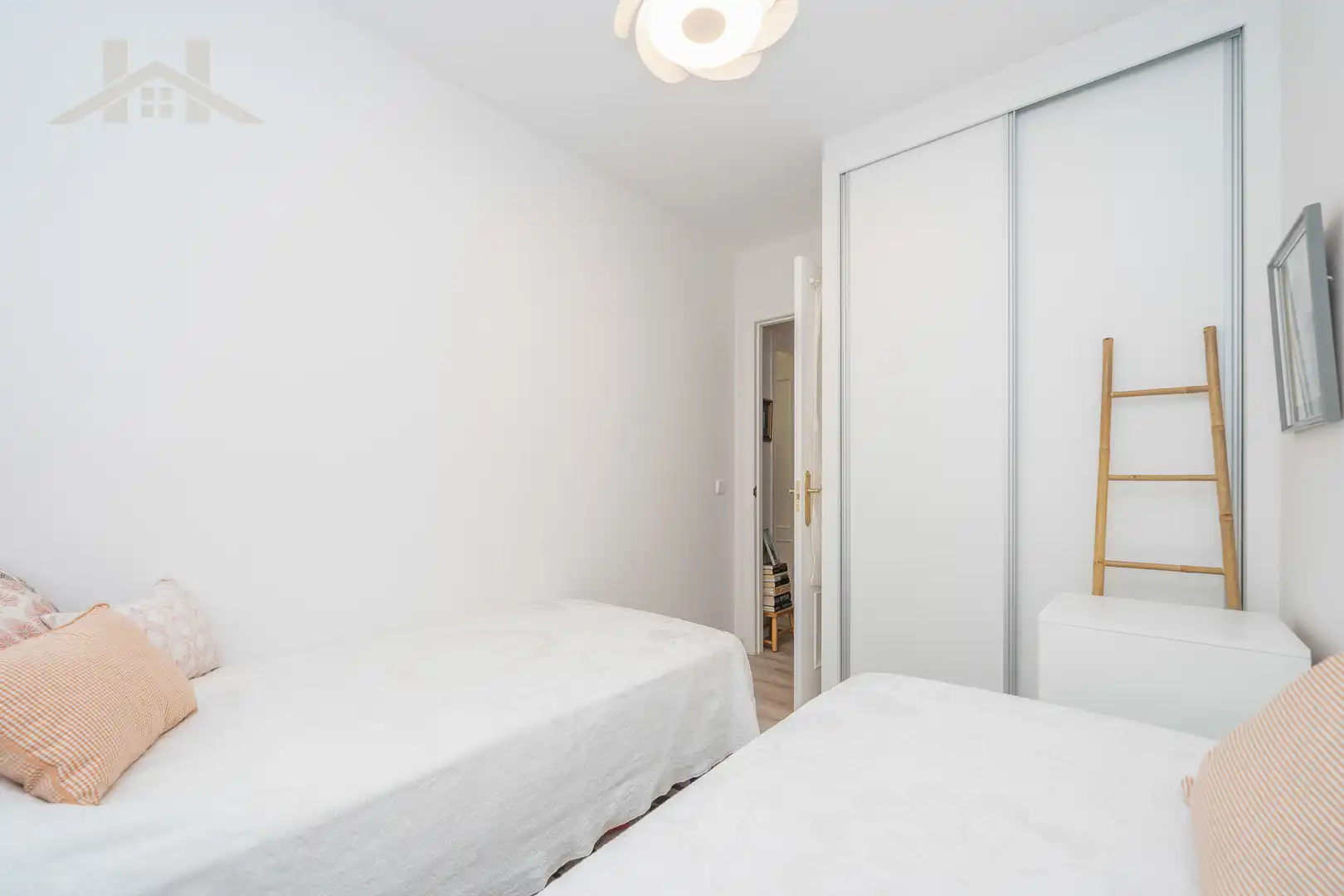Habitación de Piso en venta en San Lorenzo de El Escorial con Aire acondicionado, Jardín privado y Amueblado