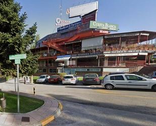 Vista exterior de Pis en venda en La Moraleja amb Aire condicionat, Calefacció i Piscina comunitària