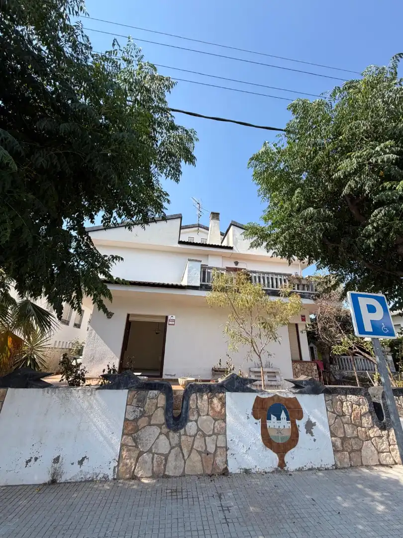 Vista exterior de Casa o xalet en venda en Móra la Nova amb Aire condicionat, Calefacció i Jardí privat