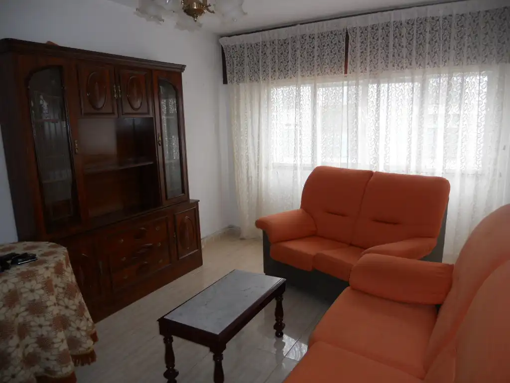 Sala d'estar de Pis de lloguer en Santiago de Compostela  amb Moblat