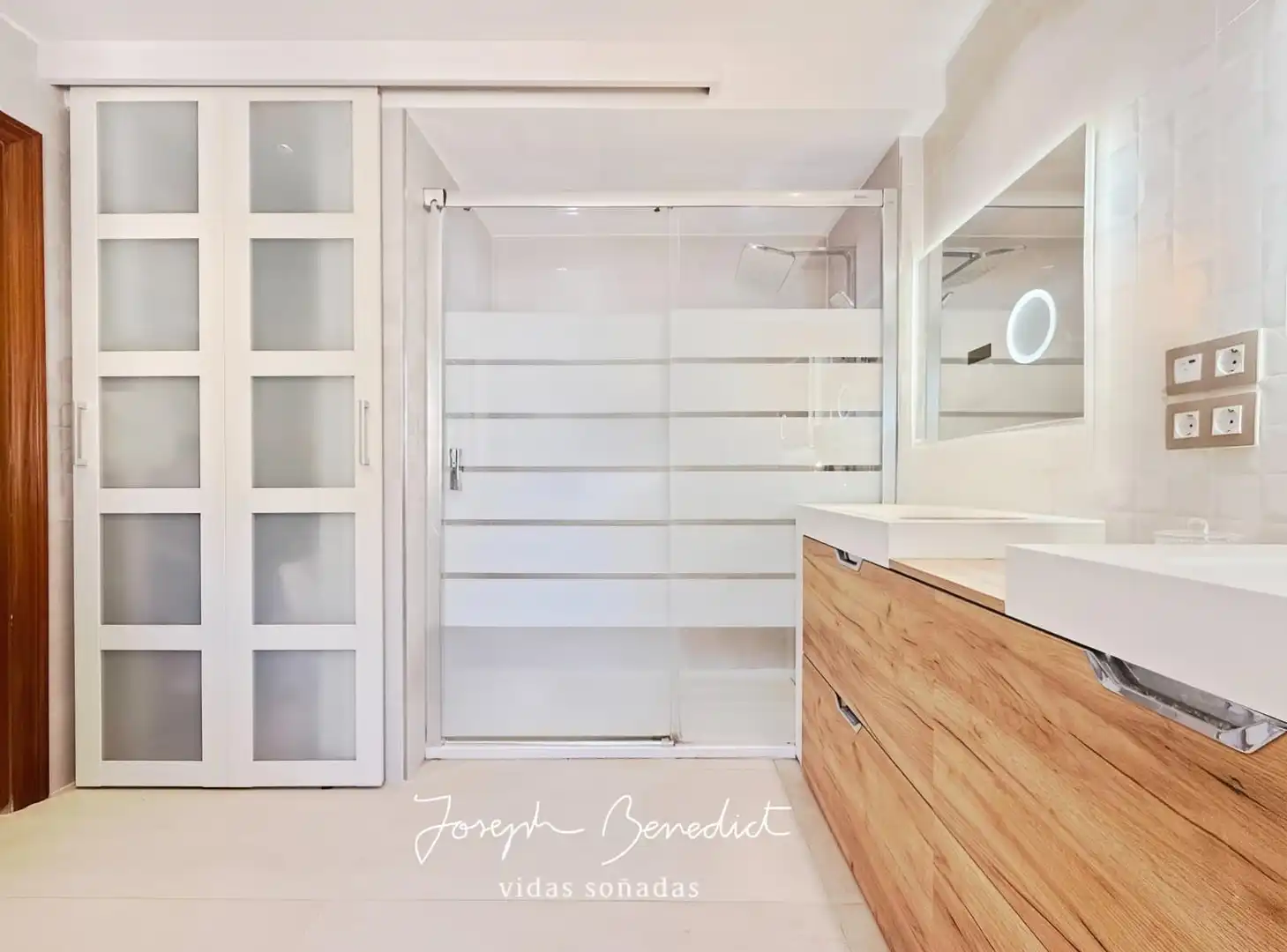 Bathroom of Houses for sale in Castelldefels  with Air Conditioner, Heating and Private garden