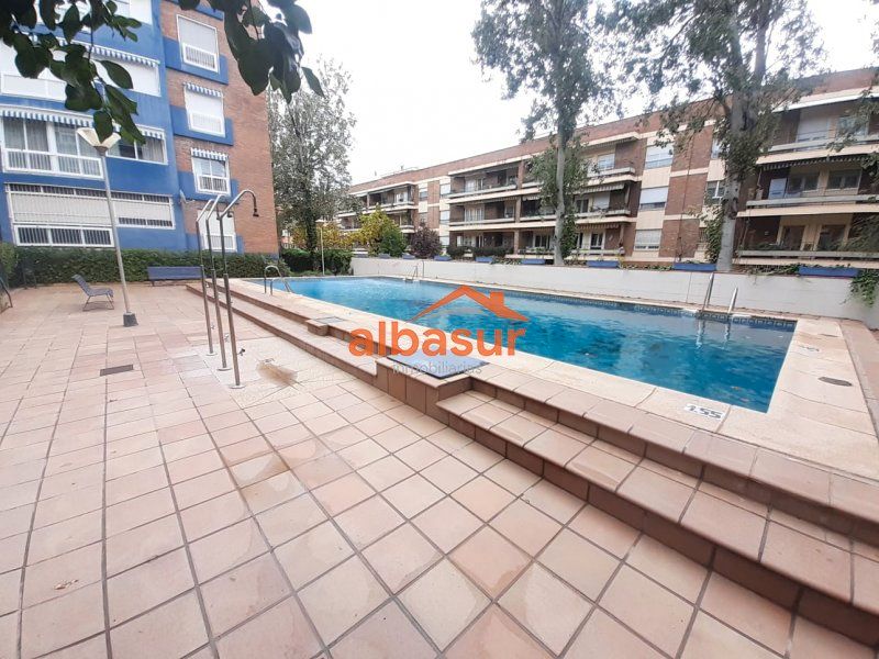 Piscina de Pis en venda en  Córdoba Capital amb Calefacció, Traster i Piscina comunitària