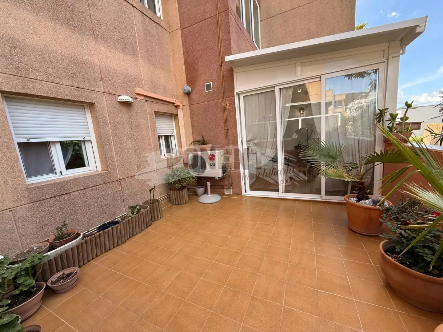 Terrasse von Erdgeschoss zum Verkauf in Santa Eulària des Riu mit Klimaanlage, Terrasse und Abstellraum