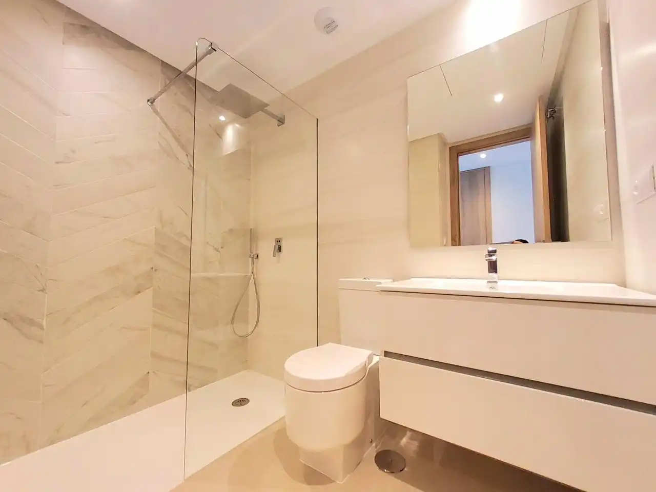 Baño de Apartamento en venta en Sotogrande con Aire acondicionado, Terraza y Amueblado