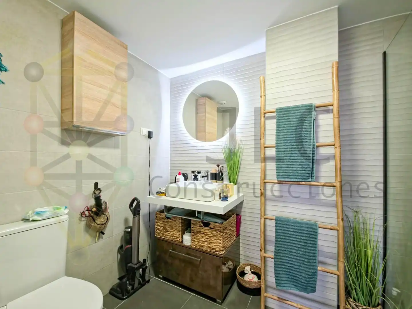 Bathroom of Flat for sale in Alovera  with Air Conditioner, Heating and Parquet flooring