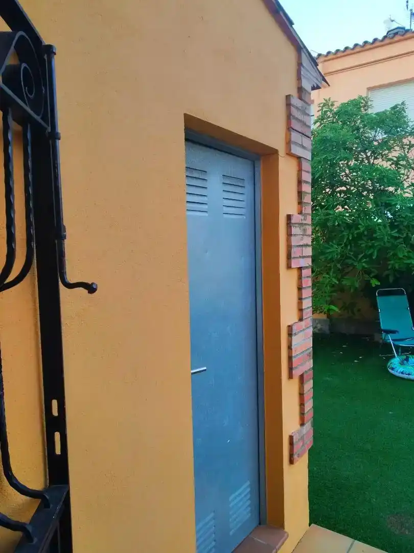 Vista exterior de Casa o xalet en venda en L'Escala amb Balcó