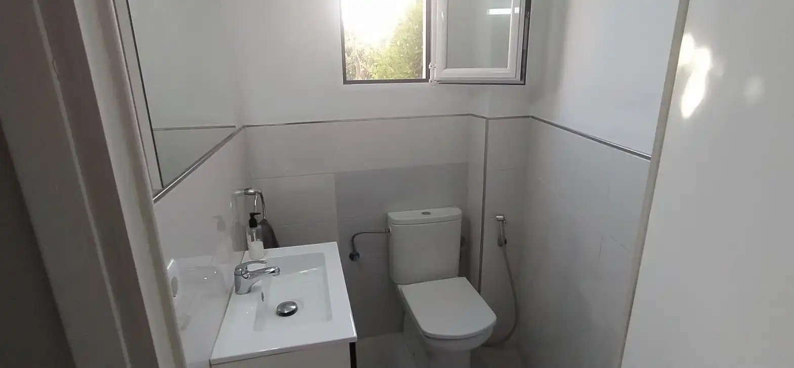 Bany de Casa o xalet en venda en L'Alfàs del Pi amb Jardí privat
