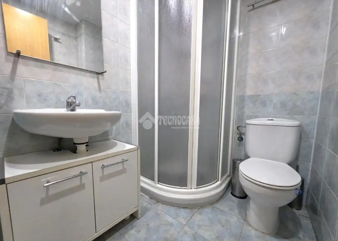 Baño de Piso en venta en Getafe con Calefacción y Trastero