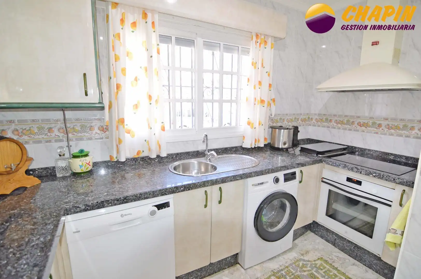 Cuina de Casa o xalet en venda en Jerez de la Frontera amb Aire condicionat i Terrassa