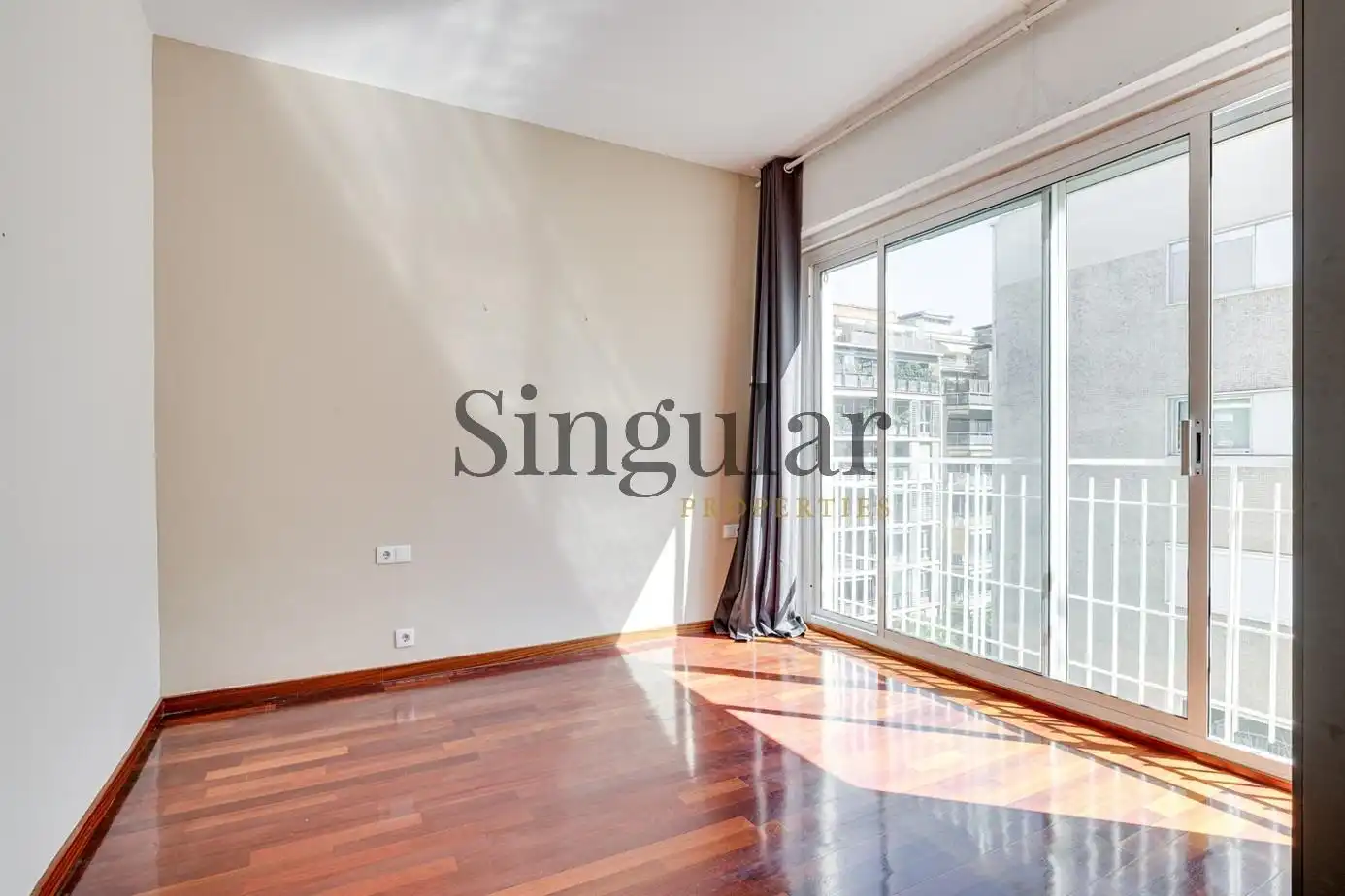 Habitación de Piso en venta en Barcelona con Aire acondicionado y Calefacción