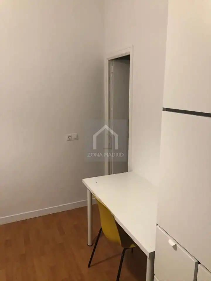 Habitación de Piso en venta en Madrid con Trastero