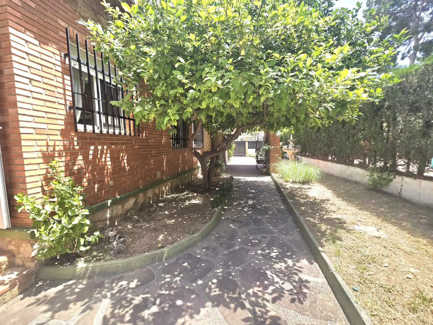 Vista exterior de Casa o chalet en venta en L'Eliana con Calefacción, Jardín privado y Terraza