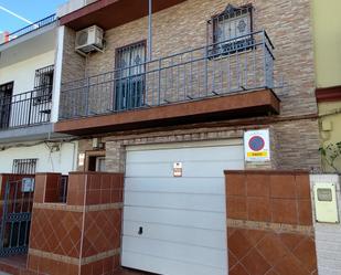 Vista exterior de Casa adosada en venda en  Sevilla Capital amb Aire condicionat, Calefacció i Terrassa