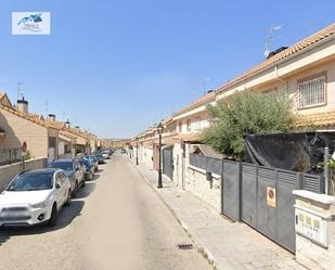 Vista exterior de Casa o xalet en venda en Seseña amb Jardí privat, Terrassa i Balcó