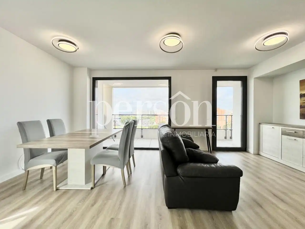 Sala d'estar de Pis de lloguer en Valencia amb Aire condicionat, Terrassa i Traster