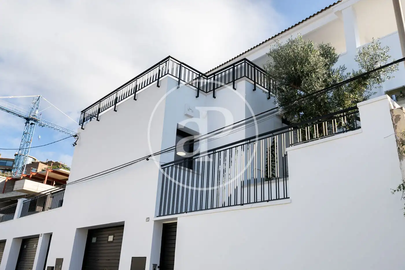 Vista exterior de Casa o xalet en venda en Esplugues de Llobregat amb Calefacció, Jardí privat i Terrassa