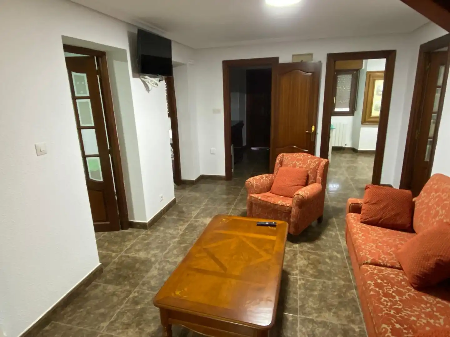 Sala d'estar de Casa o xalet de lloguer en Legutio amb Calefacció, Jardí privat i Parquet