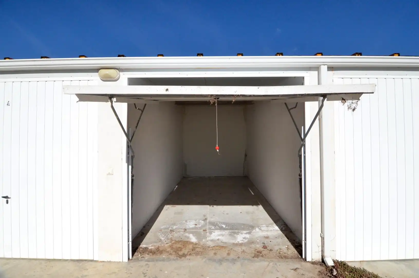 Exterior view of Garage for sale in Zarapicos