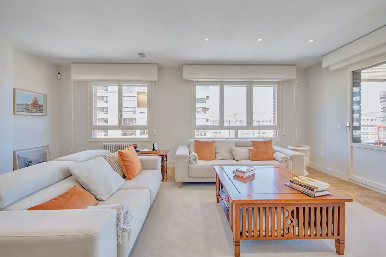 Living room of Flat for sale in  Pamplona / Iruña  with Air Conditioner, Heating and Parquet flooring