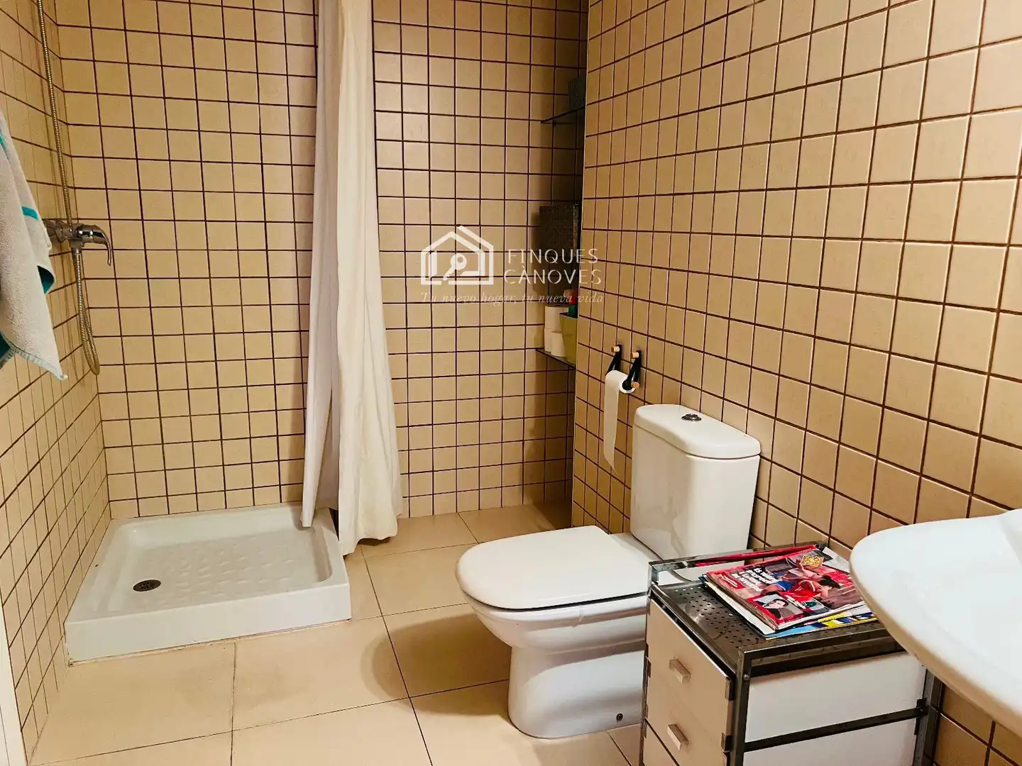 Bathroom of Flat for sale in Girona  with Air Conditioner, Heating and Parquet flooring