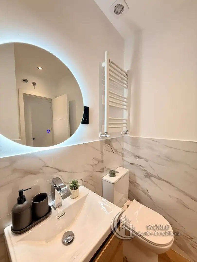 Bathroom of Flat for sale in Madrid  with Air Conditioner, Heating and Furnished