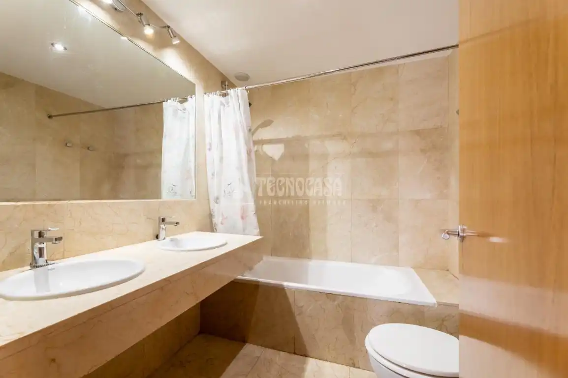 Bany de Pis en venda en Torrelodones amb Aire condicionat, Calefacció i Terrassa