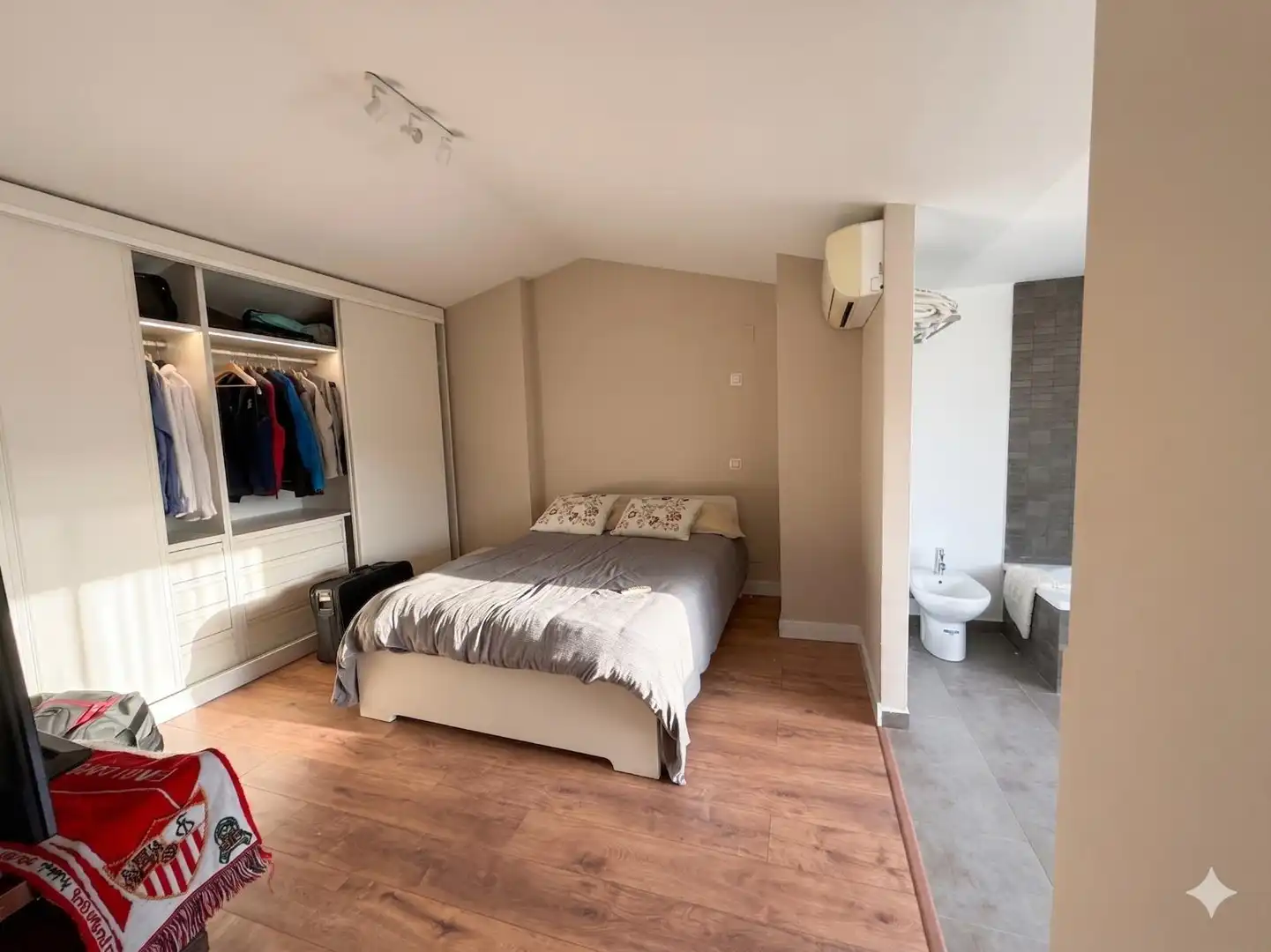 Dormitori de Casa adosada en venda en Rincón de la Victoria amb Aire condicionat, Jardí privat i Parquet