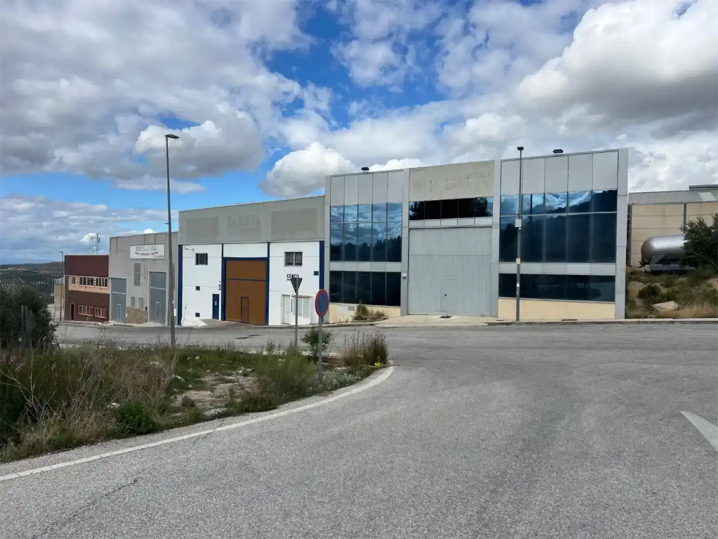 Vista exterior de Nau industrial en venda en La Guardia de Jaén, Jaén