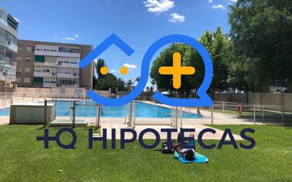 Piscina de Pis en venda en Parla amb Aire condicionat, Calefacció i Terrassa