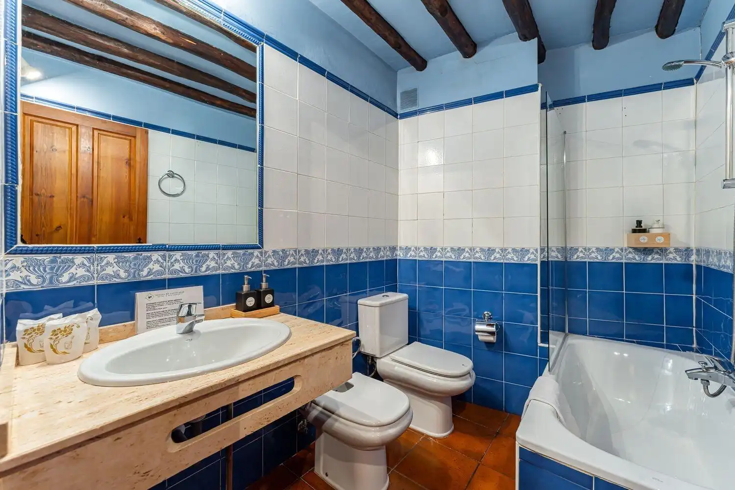 Bany de Finca rústica en venda en Candelario amb Calefacció, Jardí privat i Terrassa