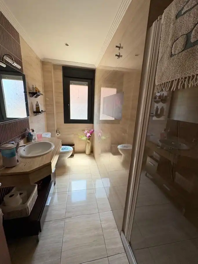 Badezimmer von Einfamilien-Reihenhaus zum Verkauf in Valladolid mit Klimaanlage, Heizung und Privatgarten