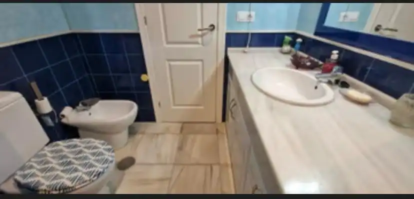 Badezimmer von Haus oder Chalet zum Verkauf in El Portil mit Privatgarten, Terrasse und Schwimmbad
