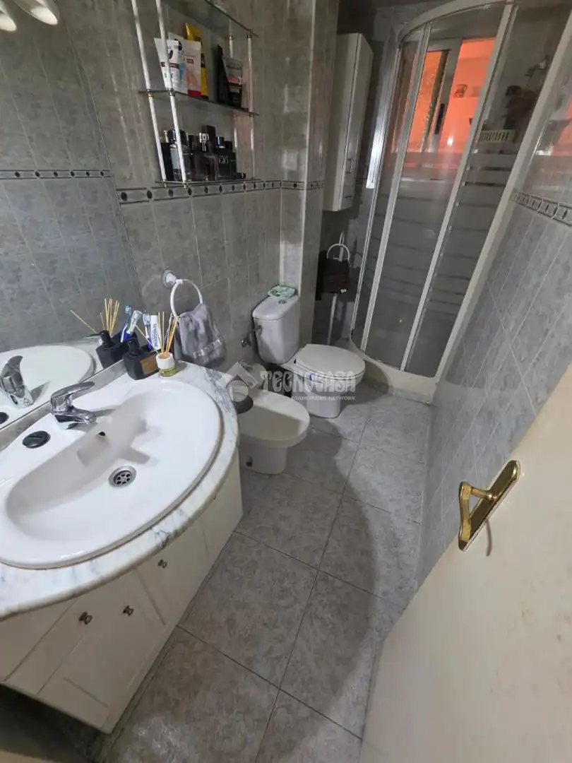 Badezimmer von Wohnung zum Verkauf in Fuenlabrada