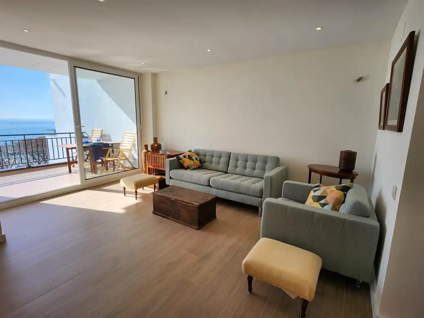 Wohnzimmer von Wohnung zur Miete in Sitges mit Klimaanlage, Privatgarten und Terrasse