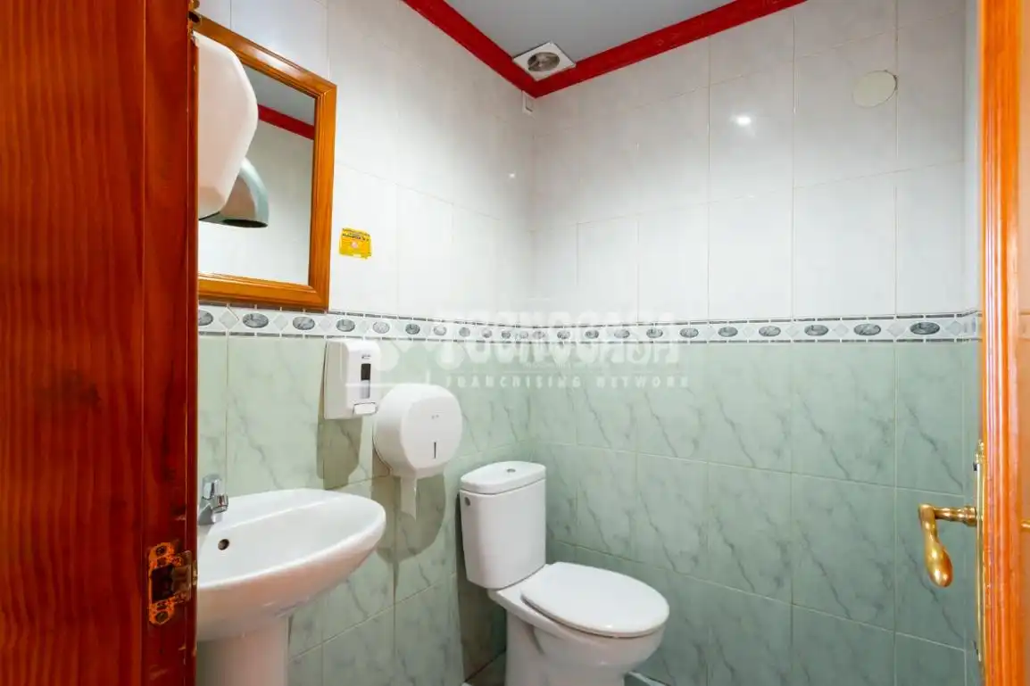 Badezimmer von Geschaftsraum zum Verkauf in Vélez-Málaga mit Klimaanlage