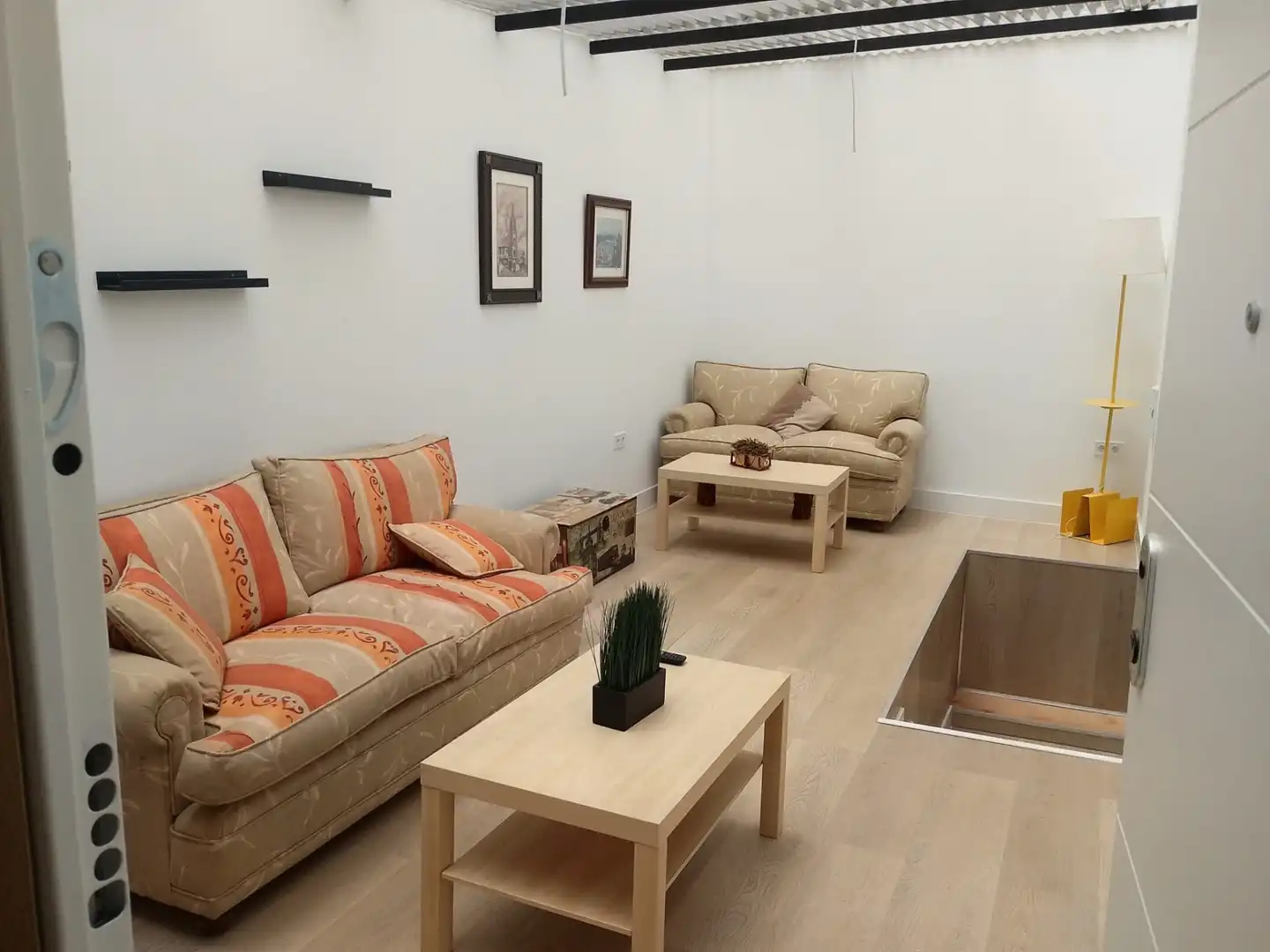 Flat with lift to rent in Calle Uría 22