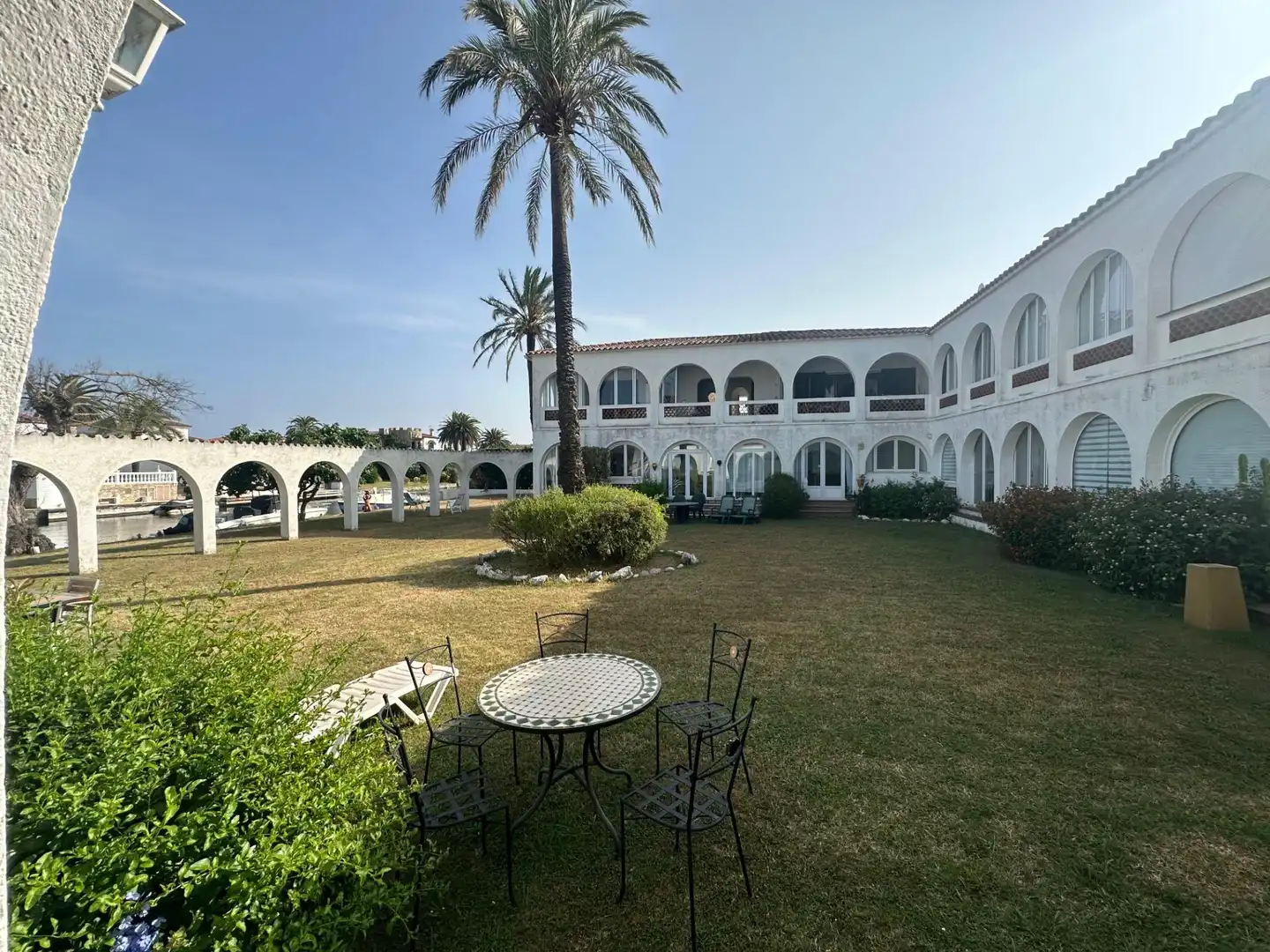 Jardí de Apartament en venda en Empuriabrava amb Aire condicionat, Jardí privat i Moblat