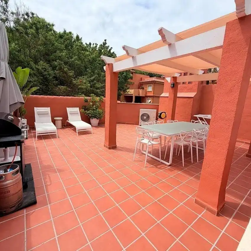 Terraza de Ático en venta en Marbella con Aire acondicionado, Calefacción y Jardín privado