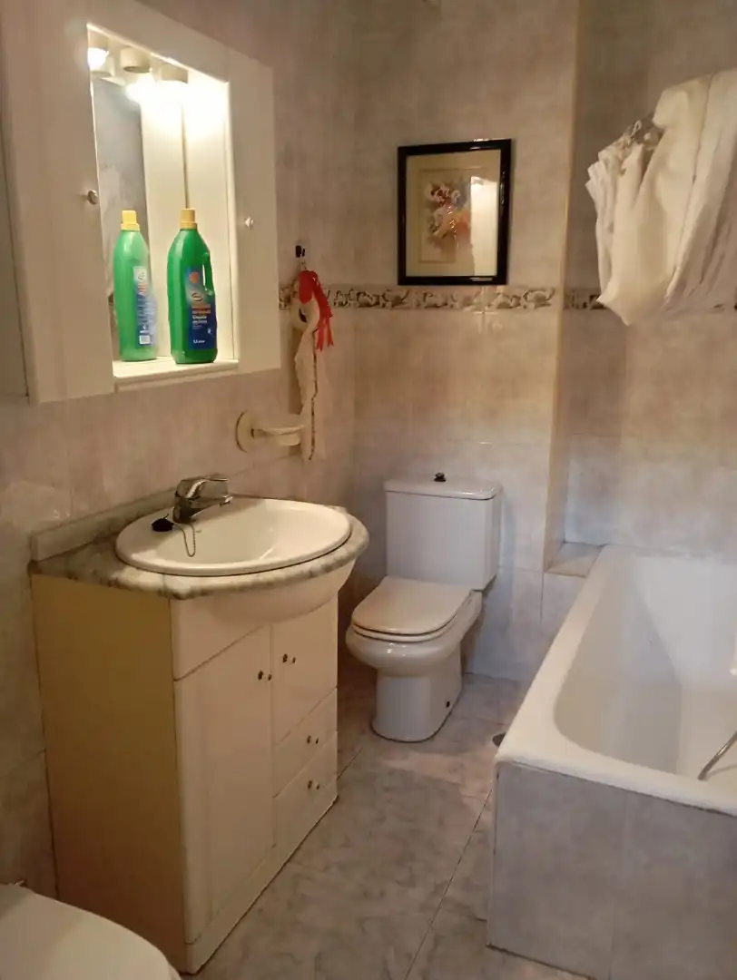 Badezimmer von Wohnung zum Verkauf in Linares