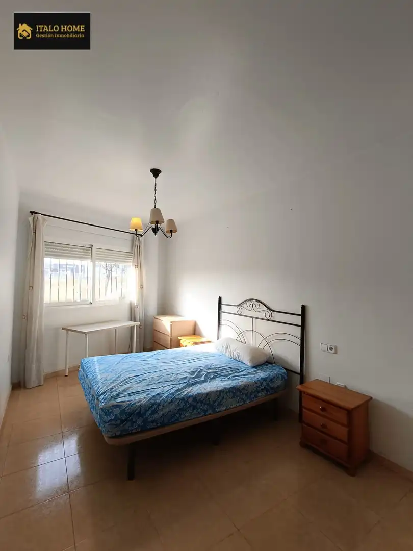 Habitación de Piso de alquiler en Murcia con Trastero y Amueblado