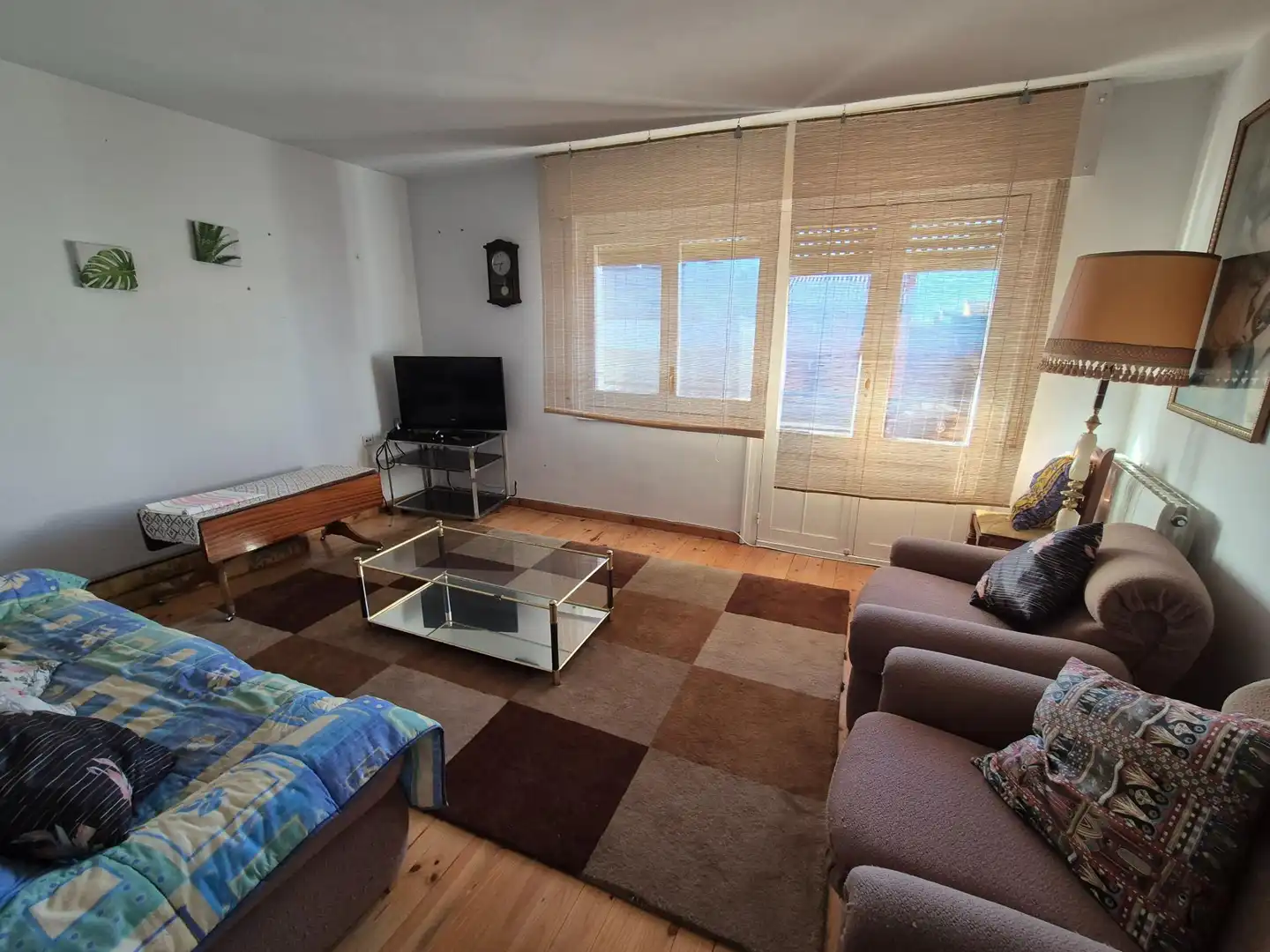 Sala d'estar de Pis en venda en Almanza amb Calefacció, Terrassa i Balcó