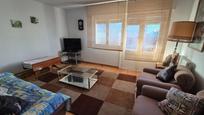 Sala d'estar de Pis en venda en Almanza amb Calefacció, Terrassa i Balcó