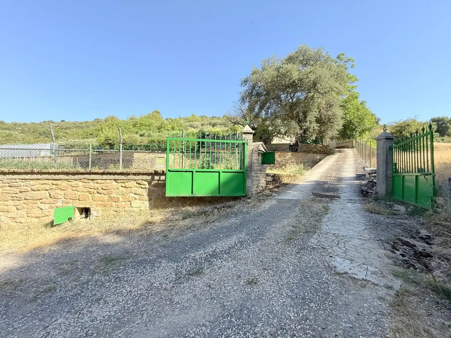 Country homes for sale in Valle de Yerri / Deierri  with Private garden and Swimming Pool